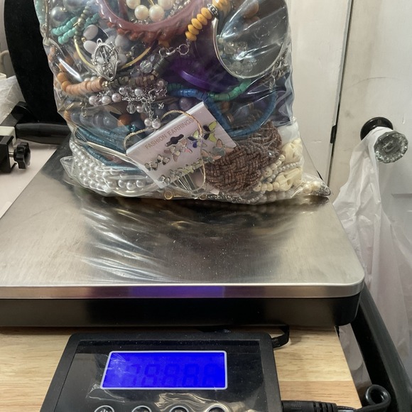 Jewelry Wearable Lot 5 Lbs Craft - Resell - Wear Necklace Earrings Ring Bracelet - Picture 6 of 8